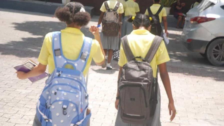 Estudiantes retornan a escuelas en Puerto Príncipe tras varios meses de cierre por violencia