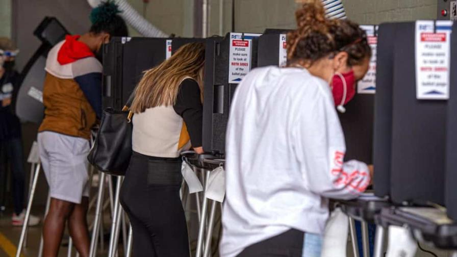 Corte bloquea disposición legal de Florida que impide que inmigrantes registren votantes