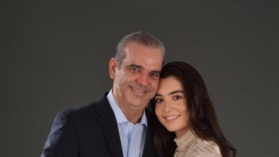 Presidente Abinader viaja a Estados Unidos para asistir a graduación de su hija Adriana