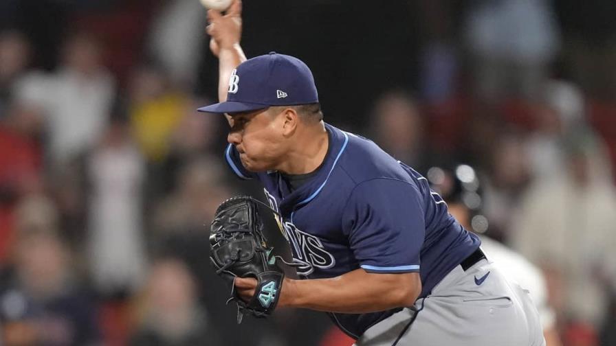 Tras verse obligados a cambiar de pitcher en la novena Rays vencen a Medias Rojas; Devers jonronea