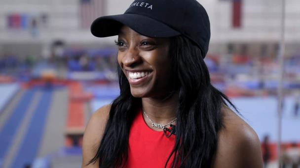 Simone Biles vuelve al escaparate olímpico, mejor preparada para la presión