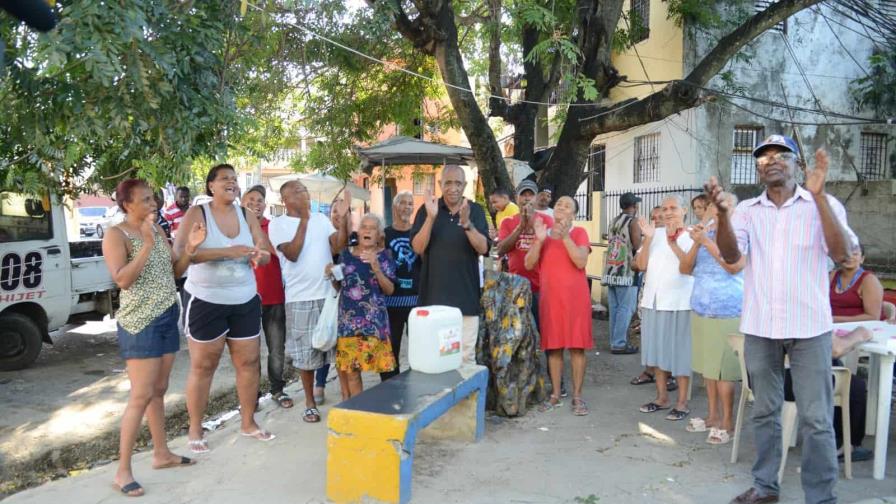 Comunitarios de Las Flores de Cristo Rey se quejan por precario servicio de agua