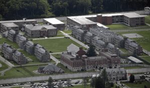 Nuevo refugio para migrantes en Massachusetts genera descontento entre los residentes