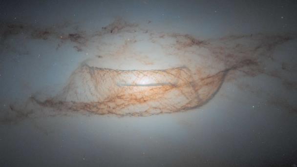 Hubble capta una galaxia polvorienta parecida a una telaraña