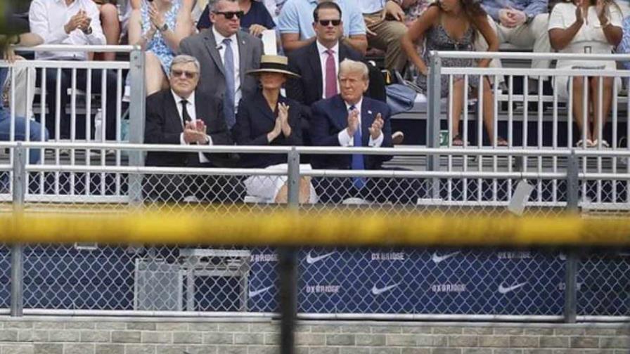 Trump asiste a la graduación de su hijo Barron en escuela secundaria de Florida