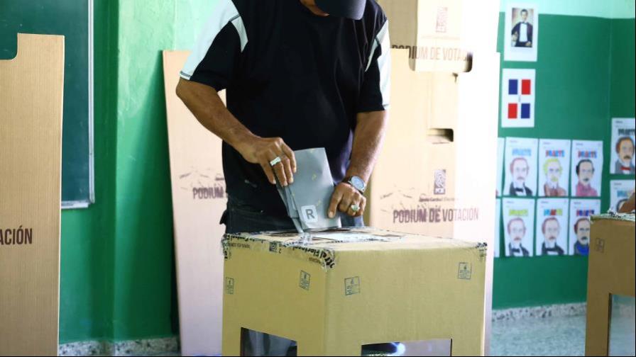 La JCE estudia reglamento para regular encuestas electorales, incluyendo las de boca de urna La JCE estudia reglamento para regular encuestas electorales, incluyendo las de boca de urna