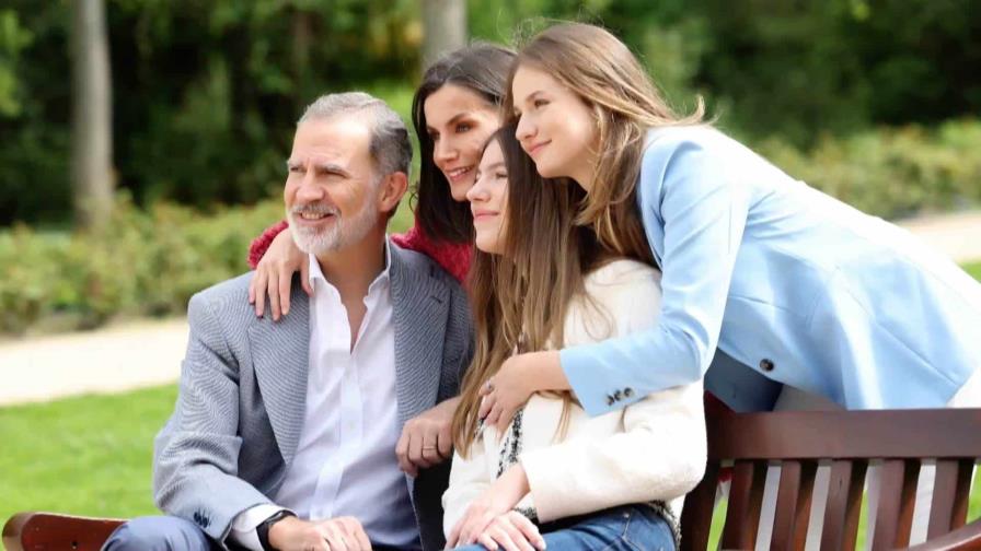 Felipe VI y Letizia conmemoran 20 años de casados con un álbum de fotos familiar