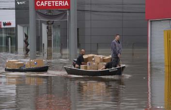 Las inundaciones en el sur de Brasil han llevado al límite al precario sistema de salud