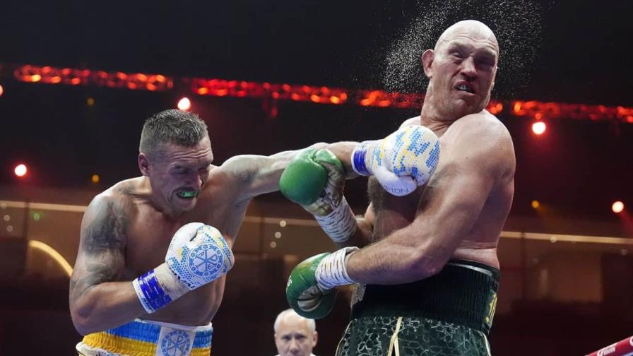 Usyk vence a Fury por decisión dividida y es monarca indiscutible de los pesados