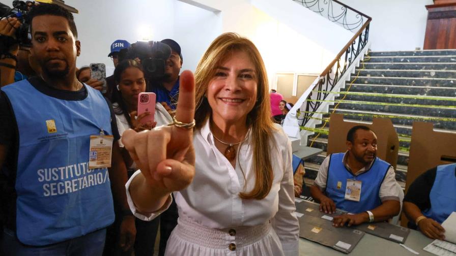 Carolina Mejía vota y llama a los ciudadanos a hacer lo mismo