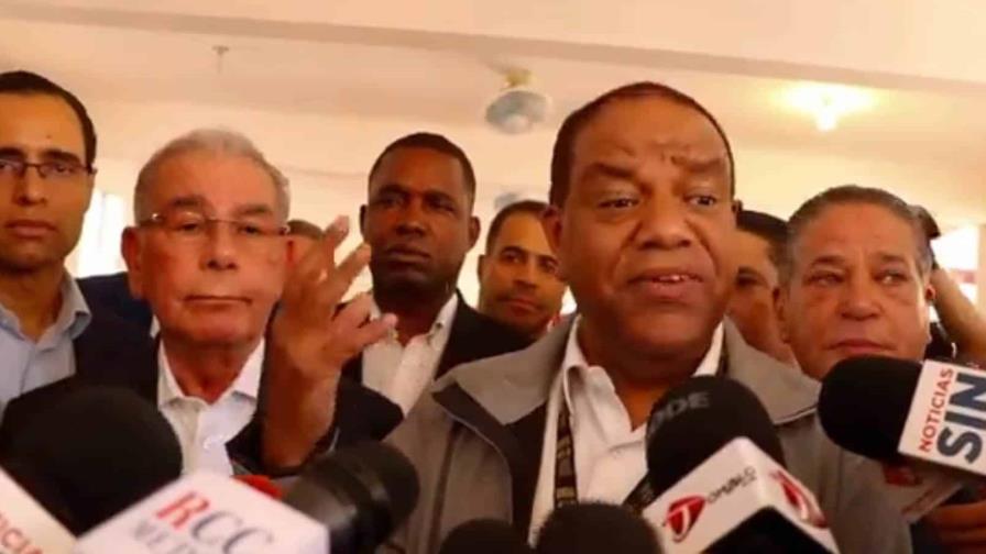 Danilo Medina denuncia "muchas anomalías", entre ellas "boletas premarcadas"