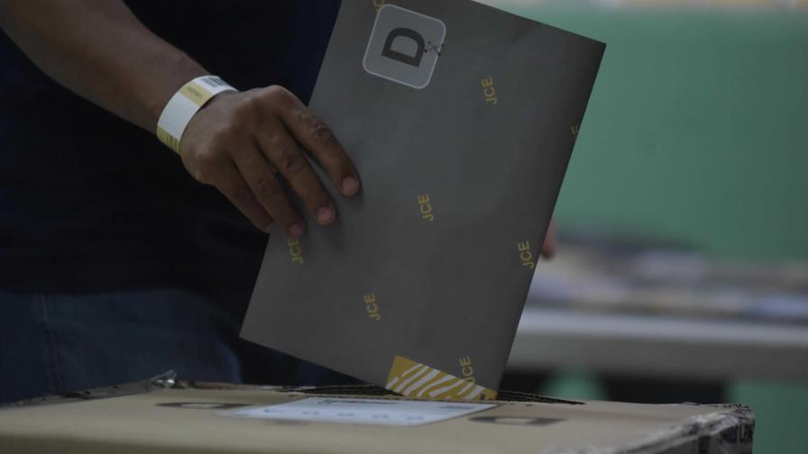 Dominicanos acuden desde temprano a votar en España con un padrón de más de 100 mil electores