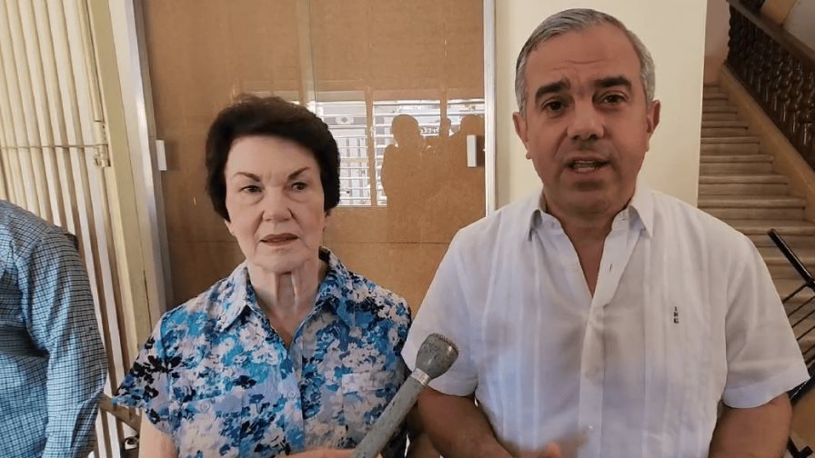 Embajadora dominicana en EE.UU. ejerce su derecho al voto en RD