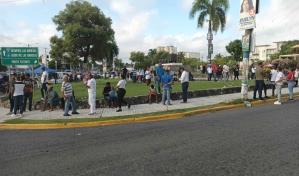 En escuela de Villa Duarte  “la gente esperaba lo suyo” para entrar a votar