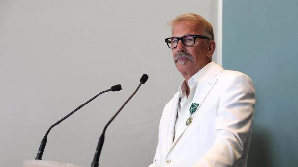 Un emocionadísimo Kevin Costner regresa a Cannes y es aclamado en la alfombra roja