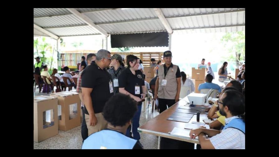 Encargada de negocios de la Embajada de EE.UU. participa como observadora en elecciones