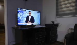 La televisión iraní emite rezos por el presidente iraní, mientras continúa su búsqueda