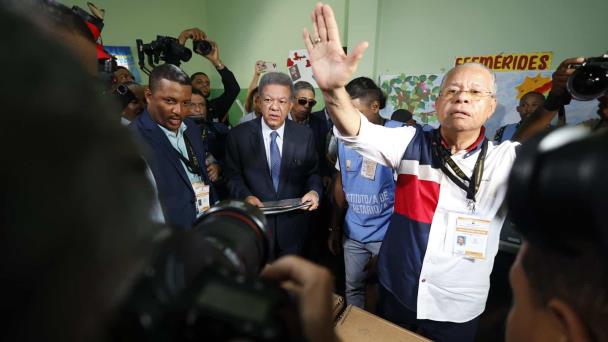 Leonel reconoce triunfo de Abinader y le desea “éxito en su gestión”