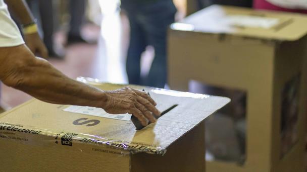 Cierra la jornada de votación en calma y con muchas denuncias de la oposición