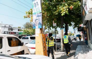 Alcaldía del Distrito Nacional retira propaganda política de calles y avenidas