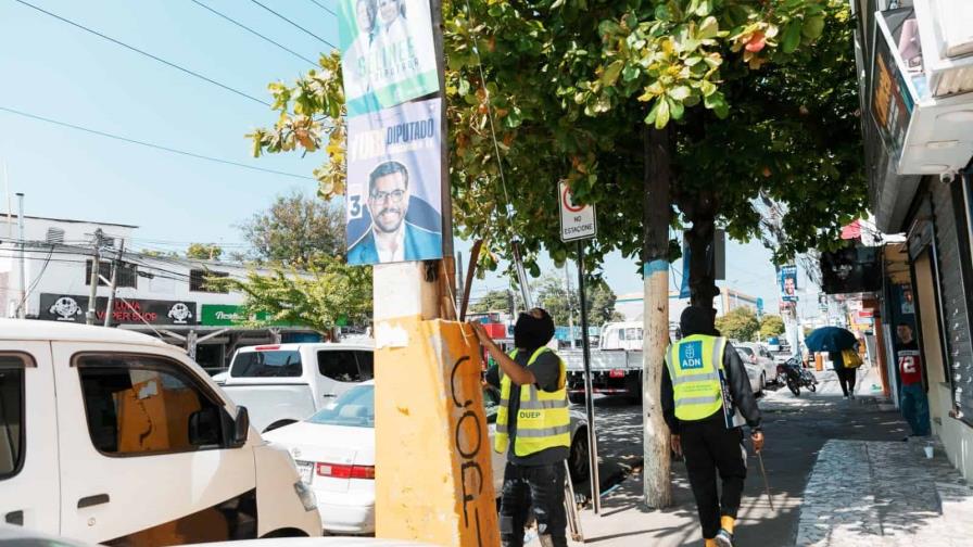 Alcaldía del Distrito Nacional retira propaganda política de calles y avenidas