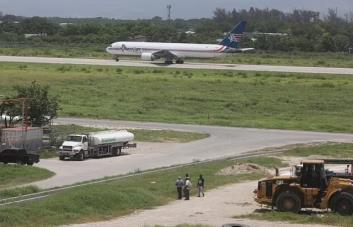 Se reanudan los vuelos comerciales en el aeropuerto de Puerto Príncipe