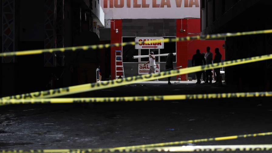 Cuatro muertos y un menor herido durante incendio en hotel de Santo Domingo Este