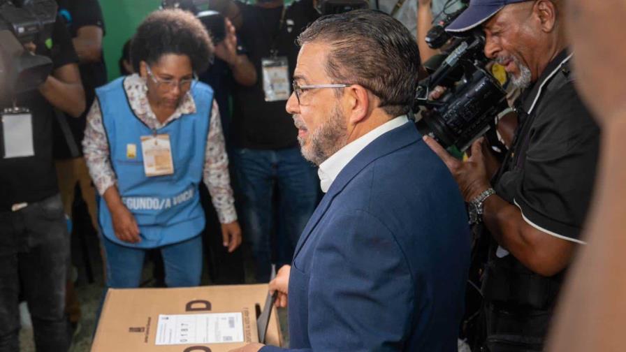 Guillermo Moreno felicita a Omar Fernández por su triunfo como senador del Distrito Nacional