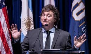 Un hijo de Bolsonaro expresa su apoyo a Milei y se suma a las críticas a Pedro Sánchez