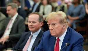 El juicio a Trump entra en su fase final, en suspenso por su testimonio