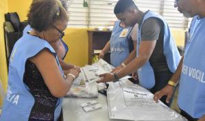 Junta Electoral de SDE culmina revisión de votos nulos y observados