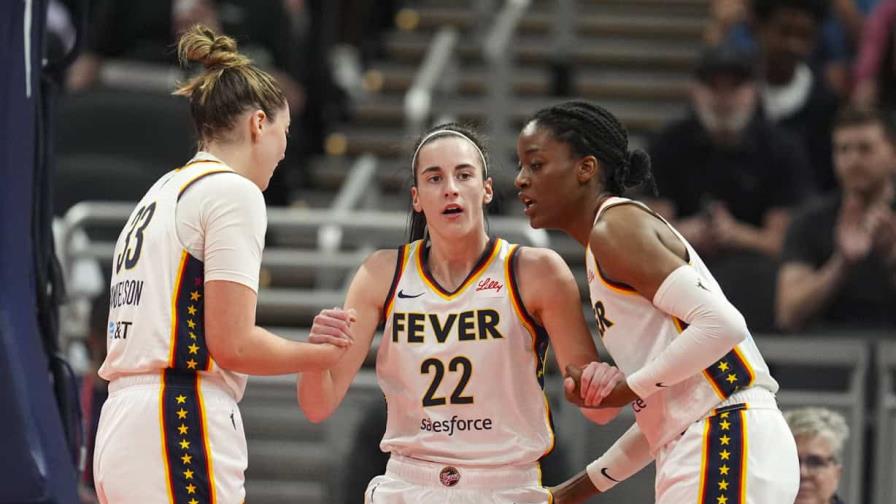 Caitlin Clark regresa en la segunda mitad del juego entre Fever-Sun tras aparente lesión