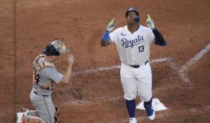 Salvador Pérez pega jonrón y sencillo en triunfo 6-4 de los Reales ante los Cardenales