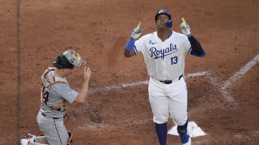 Salvador Pérez pega jonrón y sencillo en triunfo 6-4 de los Reales ante los Cardenales