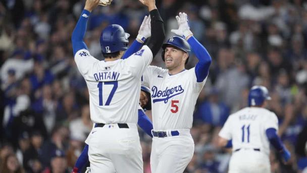 Grand slam de Freeman y sólida salida de Yamamoto impulsan a Dodgers a vencer 6-4 a Diamondbacks