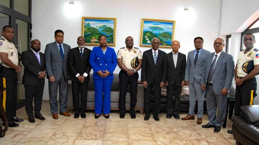 Consejo presidencial de Haití se reúne con altos mandos policiales ante despliegue de la misión