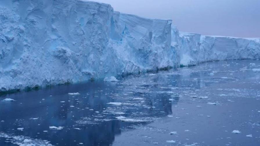 Un iceberg de 380 km² se desprende de la plataforma Brunt en la Antártida