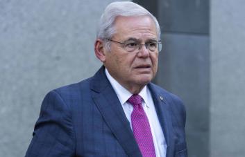 Juicio de Bob Menéndez en pausa luego de que miembros del jurado quedaran atrapados en elevador