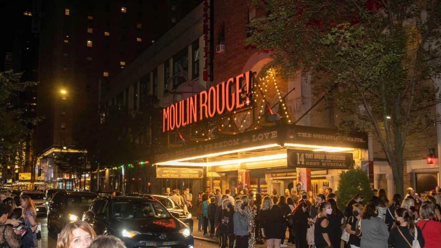 El musical Moulin Rouge! de Nueva York ofrece un taller de guion gratis para hispanos