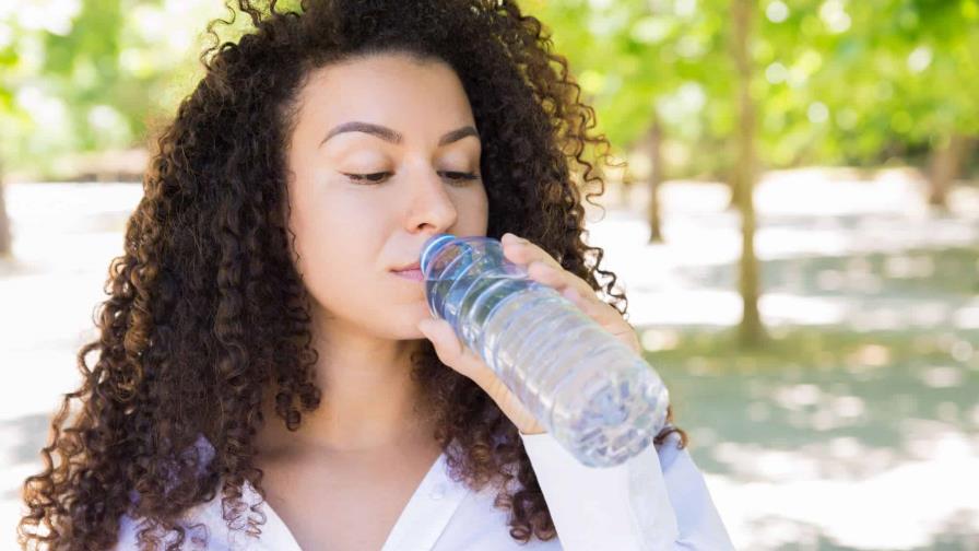 Salud Pública recomienda consumo abundante de agua ante ola de calor