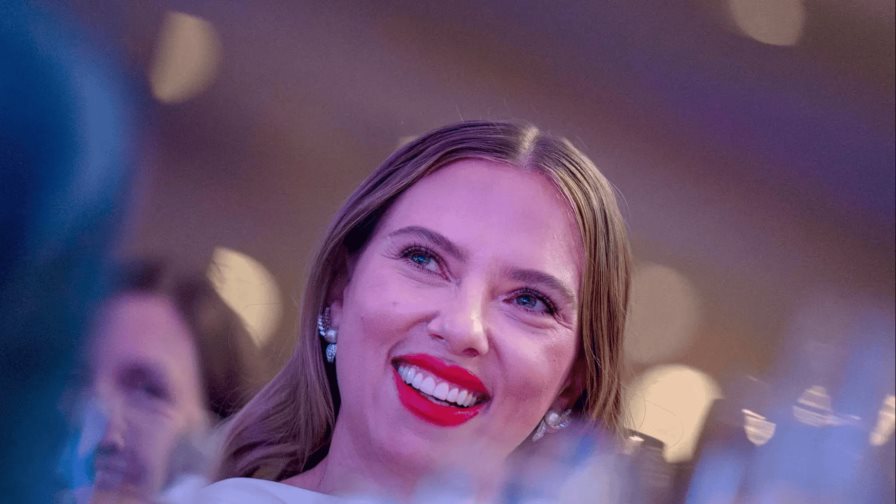 Scarlett Johansson dice que OpenAI aceptó a regañadientes pausar la voz de ChatGPT