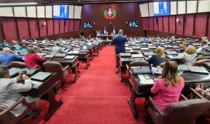 Diputados proponen quitar ayudas sociales y bloquear renovación de documentos a quienes no voten