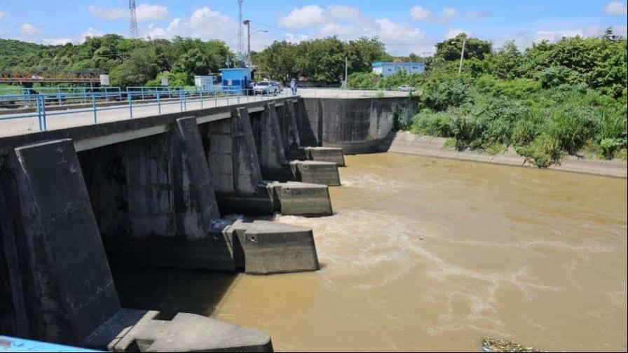 Más de 70 mil personas están sin agua potable por la salida de nueve acueductos