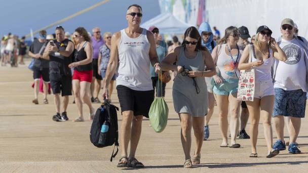 El turismo de masas, entre la aceptación económica y las primeras medidas para afrontarlo
