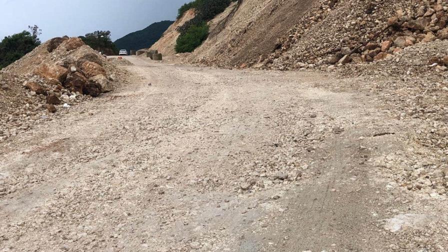 MOPC dispone cierre total del tránsito por tramo El Derrumbao en carretera Barahona