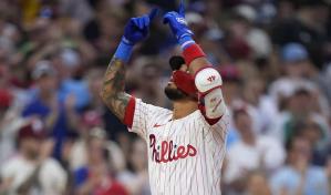Harper, Sosa y Realmuto aportan jonrones a triunfo de Filis sobre Rangers, 11-4
