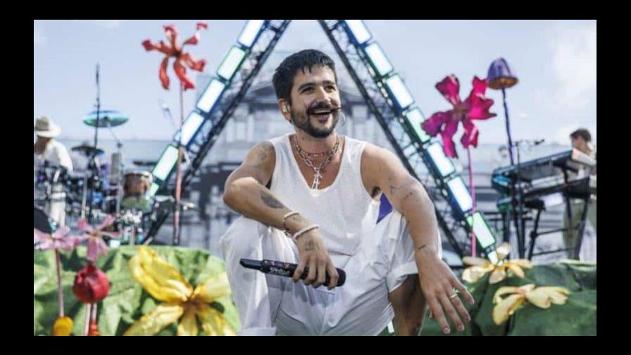 Camilo lanza su nuevo álbum Cuatro en el que rinde tributo a los ritmos tropicales