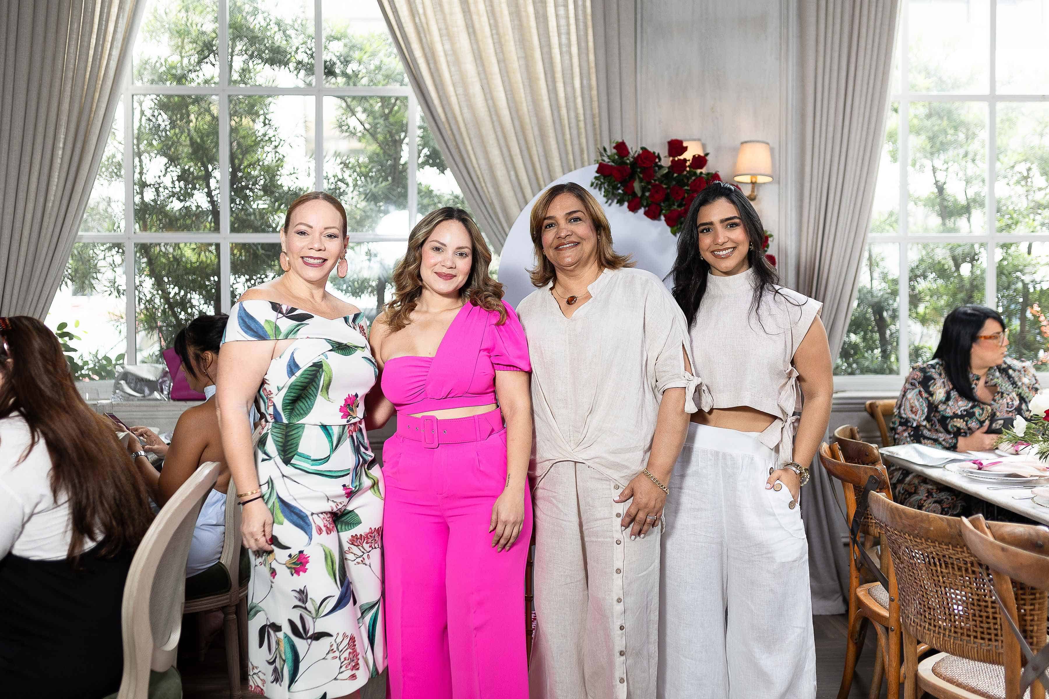 Carmelyn Jacobo, Belinda Amezquita, Marlene Cruz y Nelly Astacio.