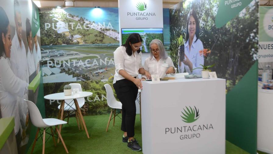 Grupo Puntacana participa en feria de empleos de PUCMM