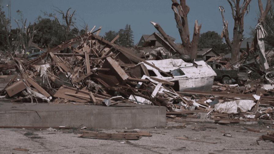 Muertes y destrucción por tornado devastador en Iowa